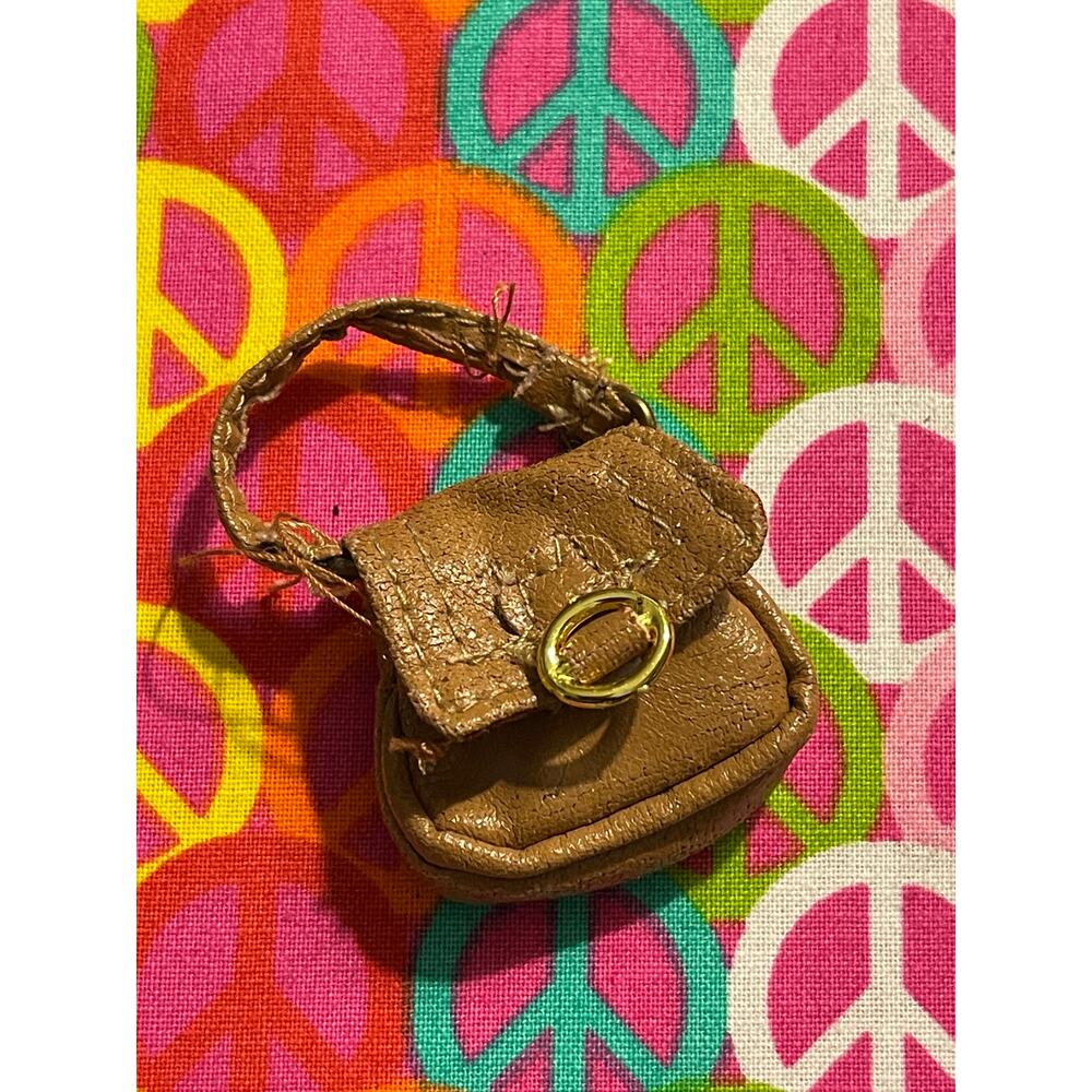 Bratz Meygan Doll Strut It Purse Tan front buckle handbag #27